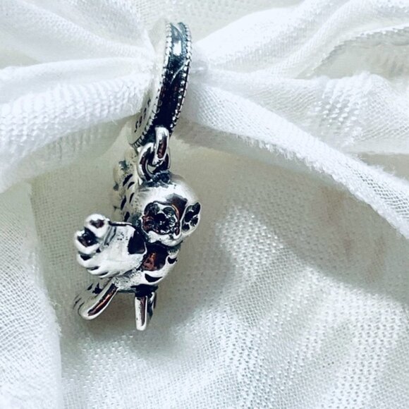 🦉✨ NWOT Hedwig Owl Charm – Harry Potter Magic ⚡ - Picture 7 of 13